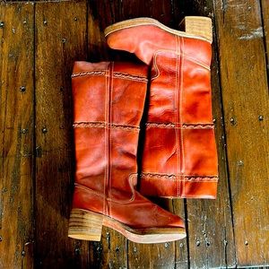 Women’s Vintage Zodiac Boots, size 8.